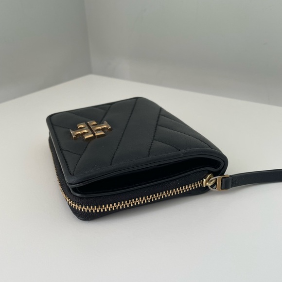 Tory Burch Kira Chevron Bifold Wallet - Picture 4 of 11